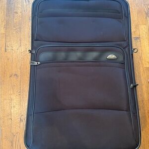 Samsonite Black Luggage Travel Bag with Durable Design